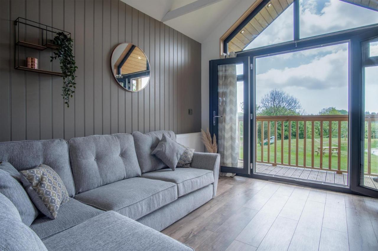 Cabin In The Woods - 1 Bedroom Lodge - Kilgetty Stepaside  外观 照片
