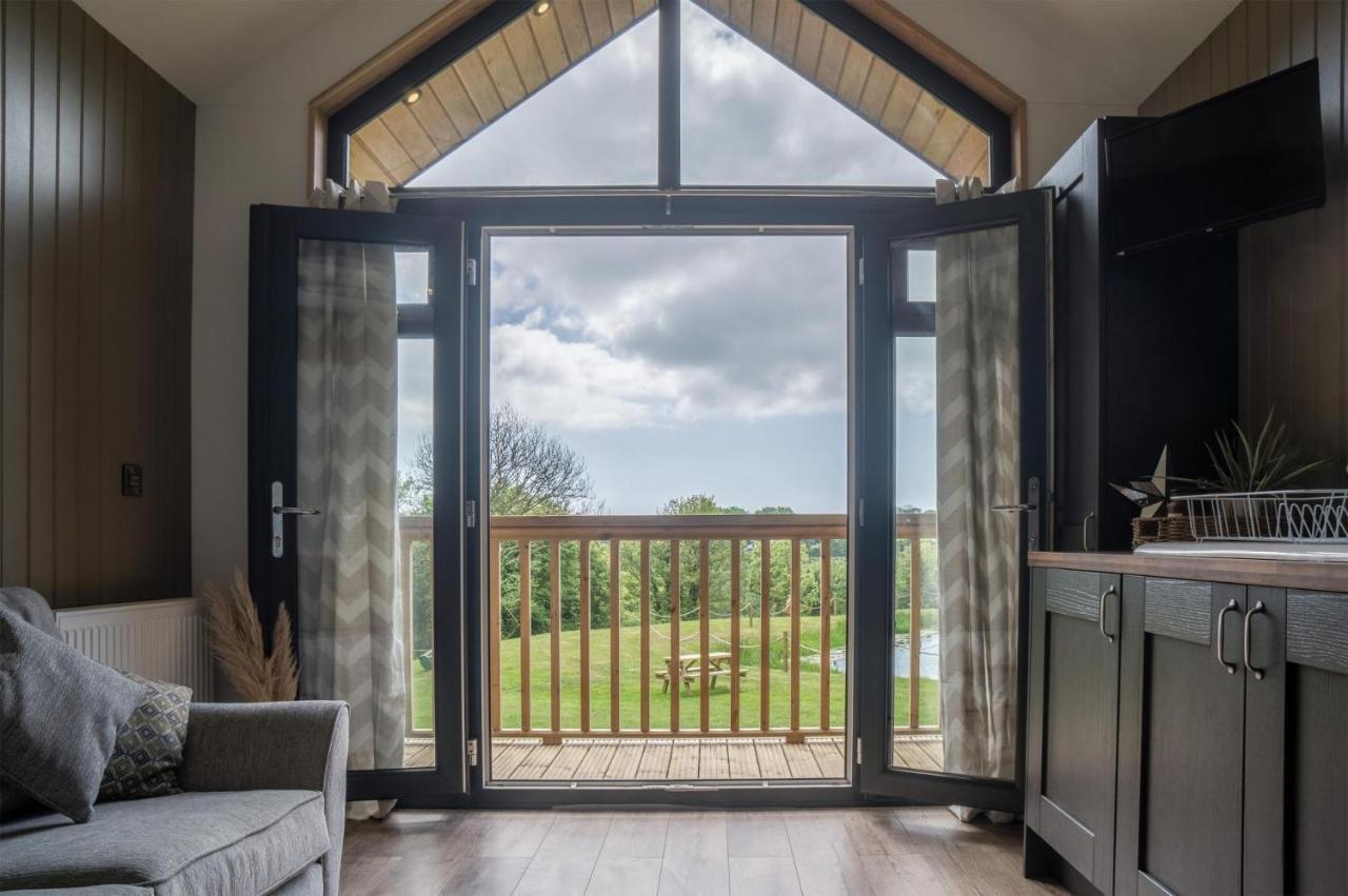 Cabin In The Woods - 1 Bedroom Lodge - Kilgetty Stepaside  外观 照片