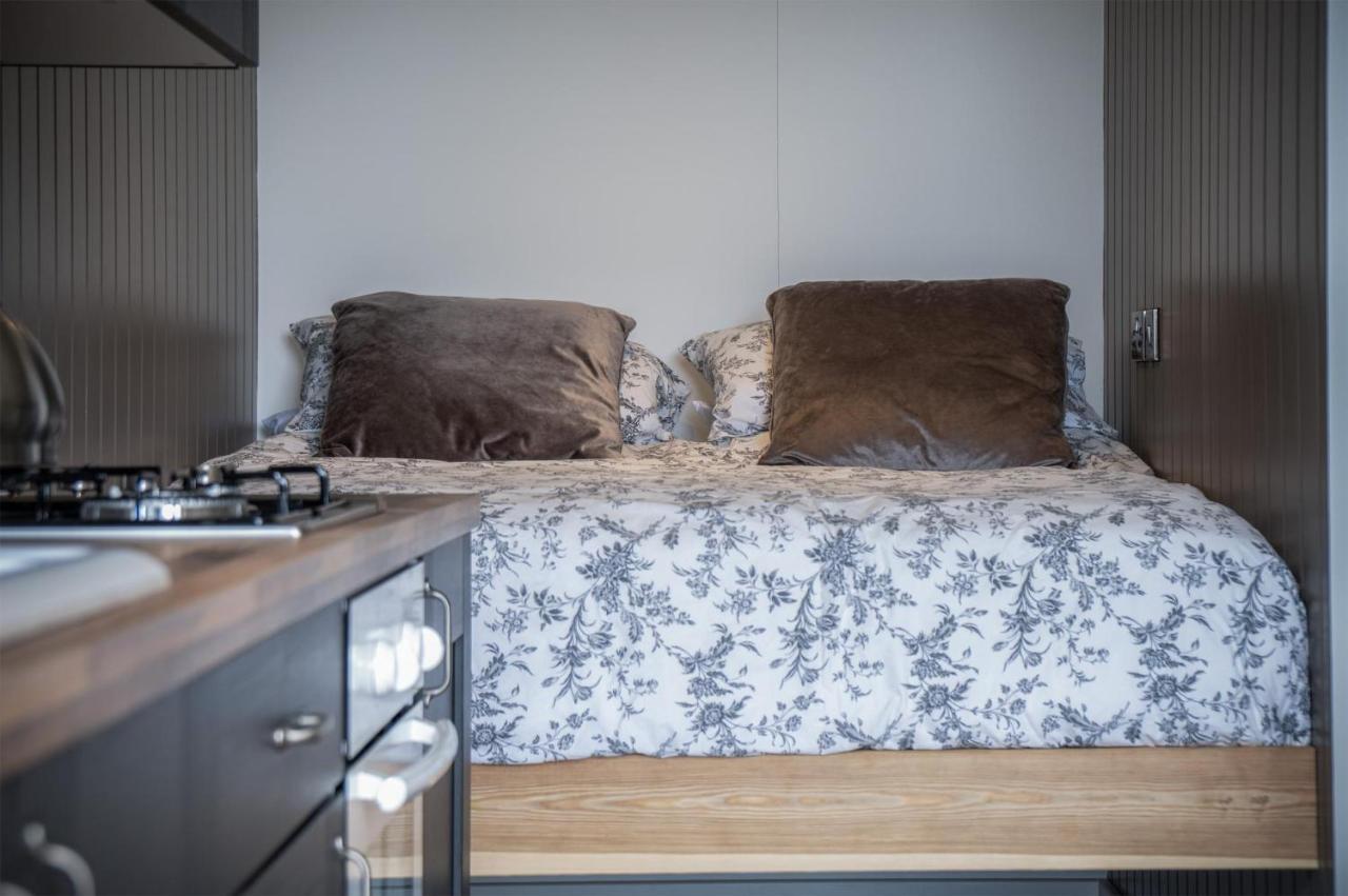 Cabin In The Woods - 1 Bedroom Lodge - Kilgetty Stepaside  外观 照片