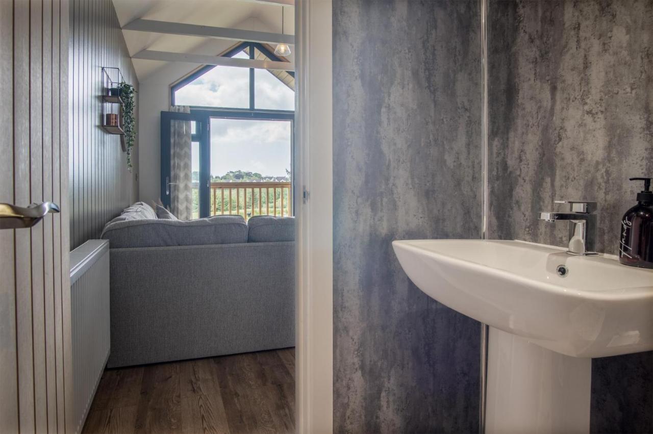 Cabin In The Woods - 1 Bedroom Lodge - Kilgetty Stepaside  外观 照片
