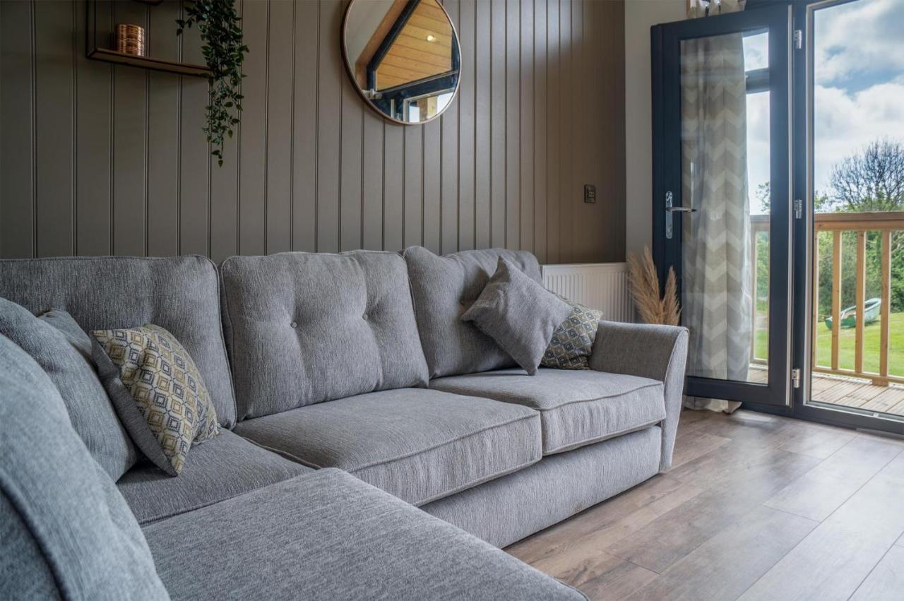 Cabin In The Woods - 1 Bedroom Lodge - Kilgetty Stepaside  外观 照片