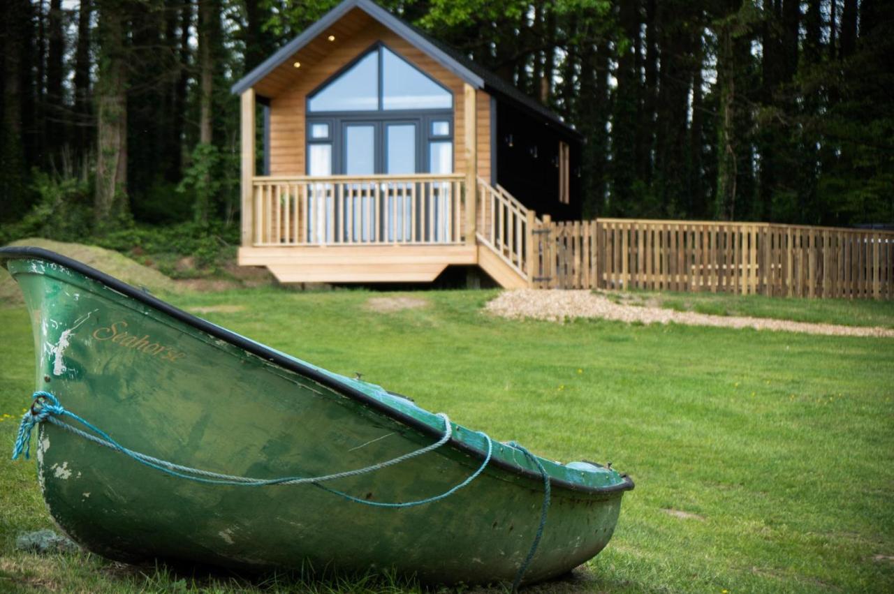 Cabin In The Woods - 1 Bedroom Lodge - Kilgetty Stepaside  外观 照片